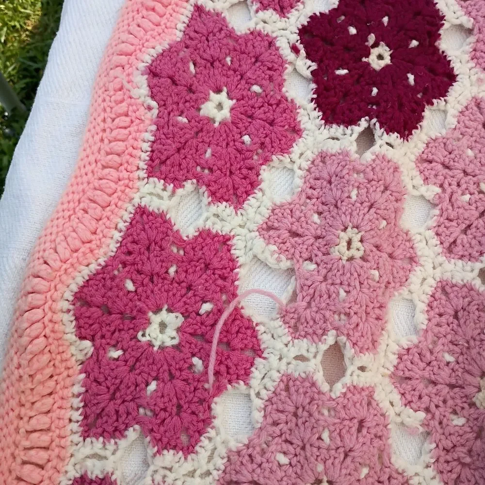 African Flower Throw Blanket Intricate Crocheted Edge Pink White Purple Pastel